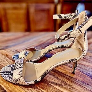 Ann Taylor Snake Embossed Leather kitten heel sandals Size 6 Excellent Condition
